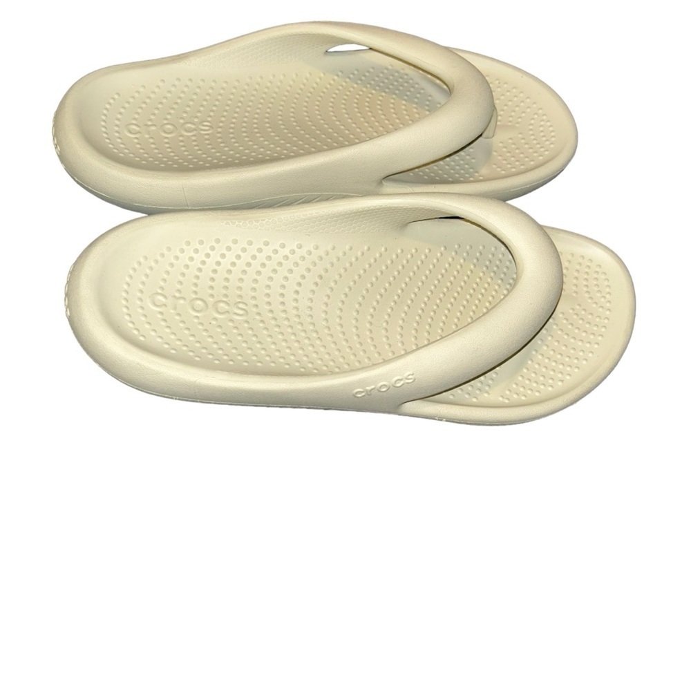 Crocs Mellow Recovery Flip Flops Women's size 7 cream bone Slip On Sandal